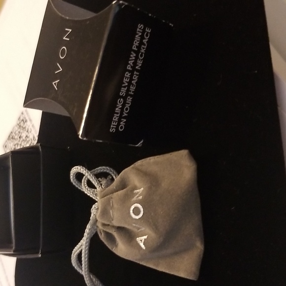 Avon Sterling Silver Paw Prints On Your Heart Necklace - Picture 4 of 4